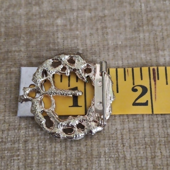 Gold Tone Candle Wreath Pin - Picture 2 of 6